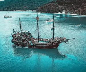 Barco Pirata Canasvieiras Florianópolis Ingresso com Desconto! Todos os dias a partir de R$ 130,00, garanta a diversão, saiba mais aqui!